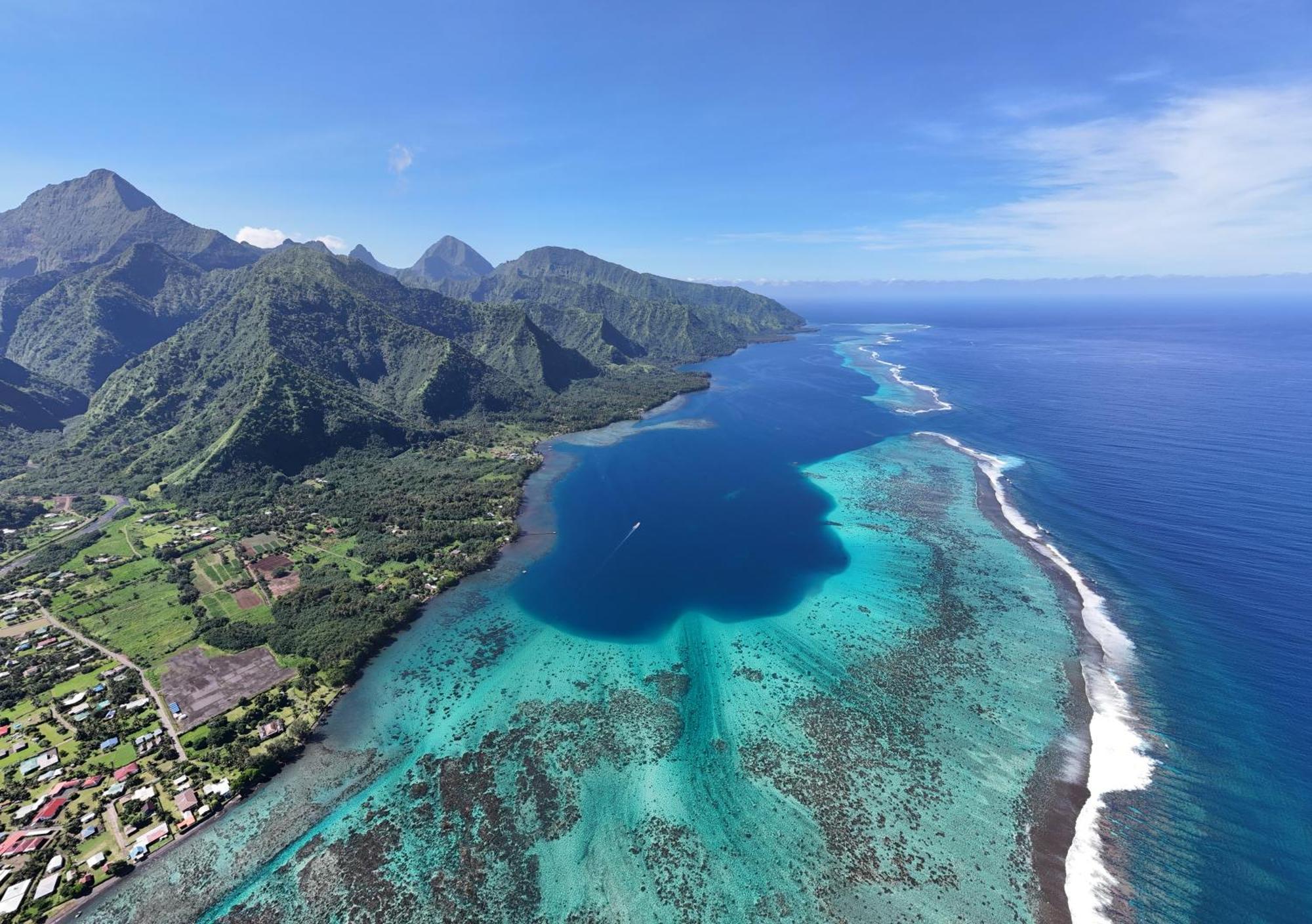 Hava'E Lodge Teahupoo Exterior photo